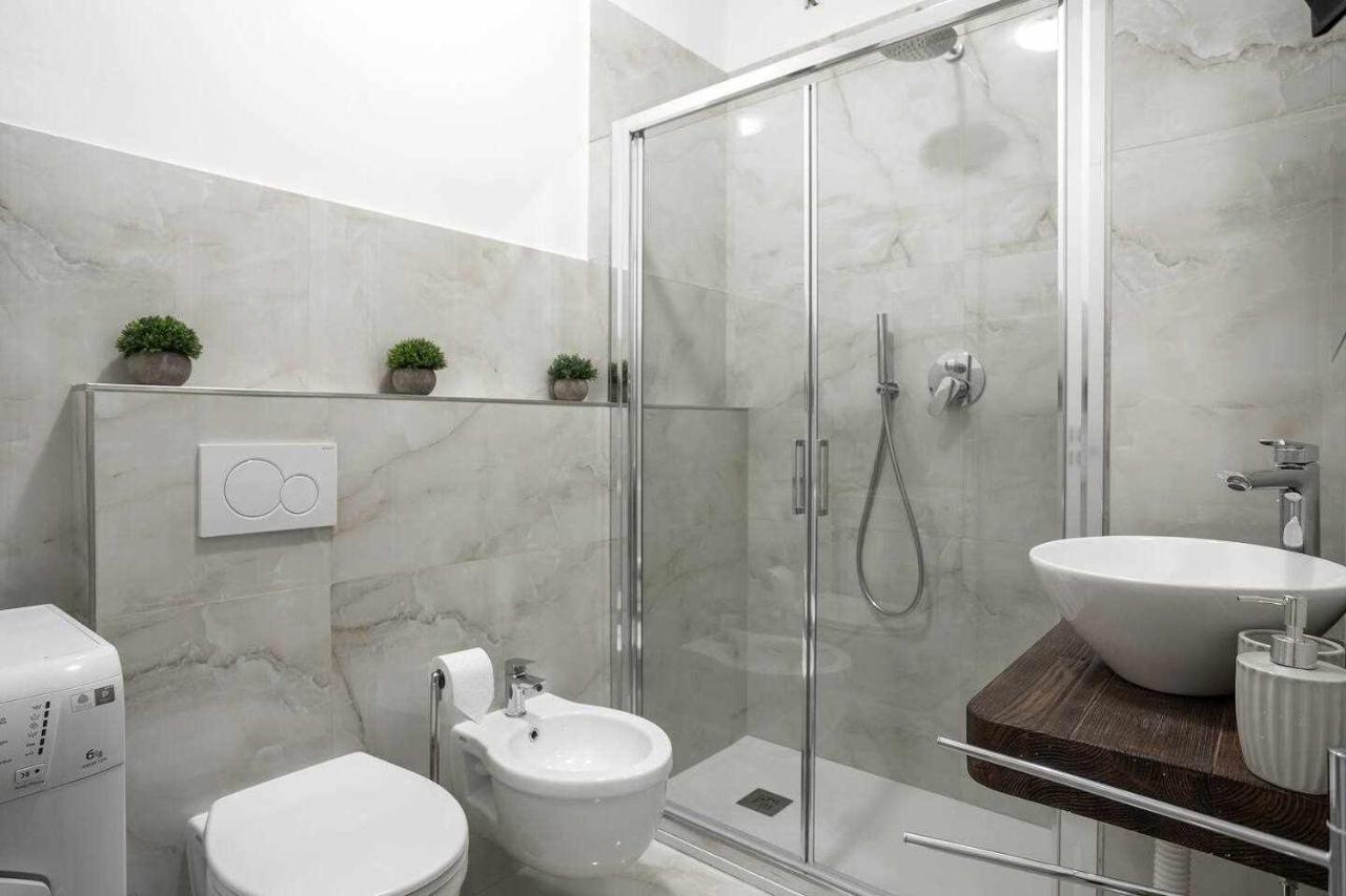 Milano City Apartments - Duomo Brera - Elegant Suite In Design District Екстер'єр фото